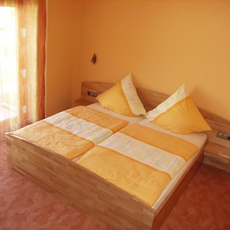 Gaestehaus Stephanie Ilbesheim Екстериор снимка