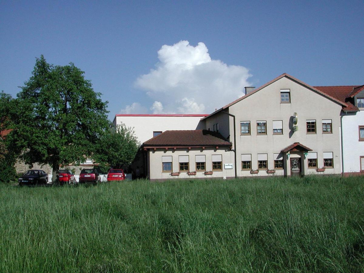 Gaestehaus Stephanie Ilbesheim Екстериор снимка